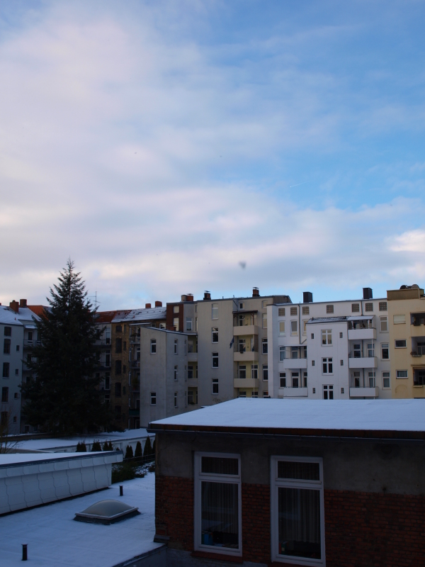 Schnee auf den Dächern Kiels